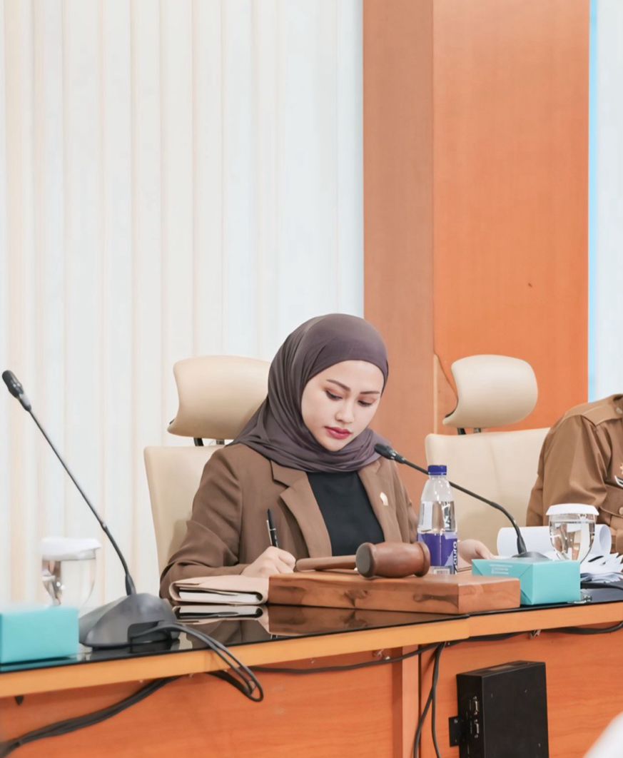 Ketua DPRD Sumut Erni Ariyanti Sitorus Soroti Siswi MTs Darul Muhsinin Labusel Yang Berhenti Sekolah