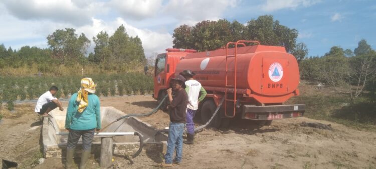 Pemkab Humbahas Distribusi Air Ke Rumah Warga Dan Lahan Pertanian