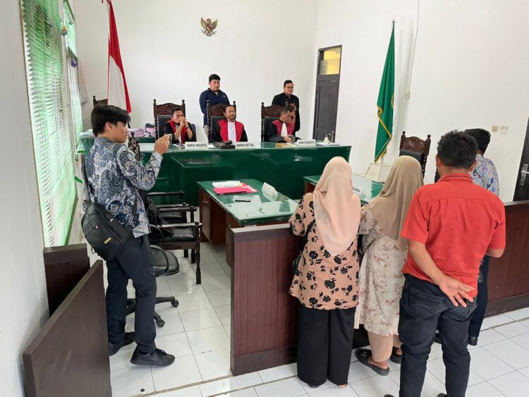 Sidang Perkara Curat Berujung Tewasnya Sekuriti PT STA, Istri Korban Minta Terdakwa Dihukum Berat