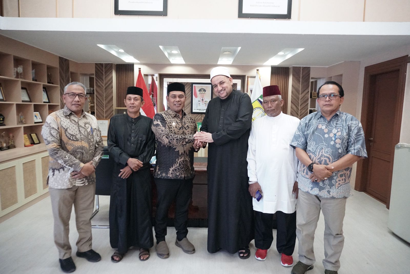 Bupati Aceh Besar Terima Mufti Palestina Syekh Dr Samih Kamel Hajjaj