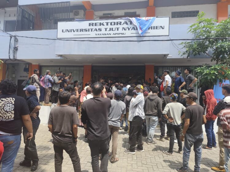 Ahli Waris Kuasai Kampus Universitas Tjut Nyak Dhien