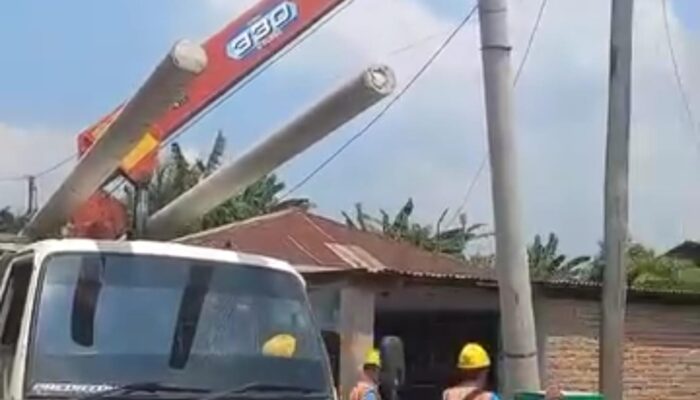 Warga Dusun Mulia Bakti Gembira, Sarana Tiang Listrik Sudah Terpasang