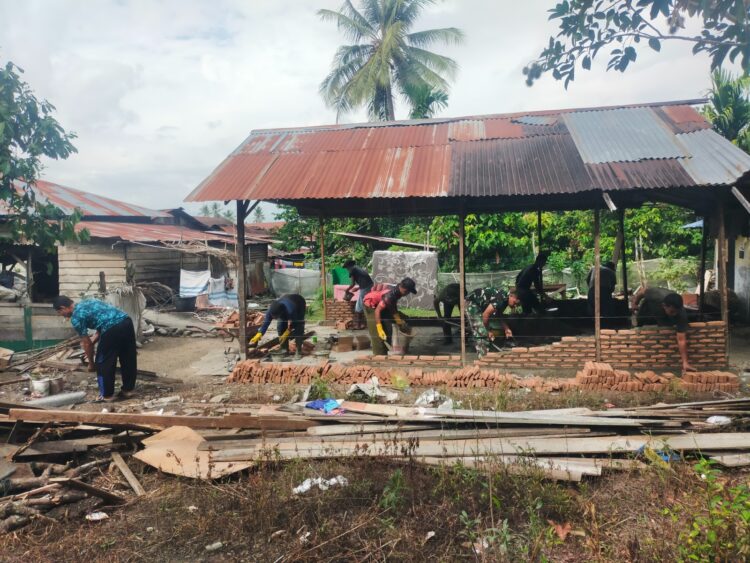 Anggota Satgas TMMD Kodim 0108/Agara Jalin Keakraban Dengan Warga Di Aceh Tenggara