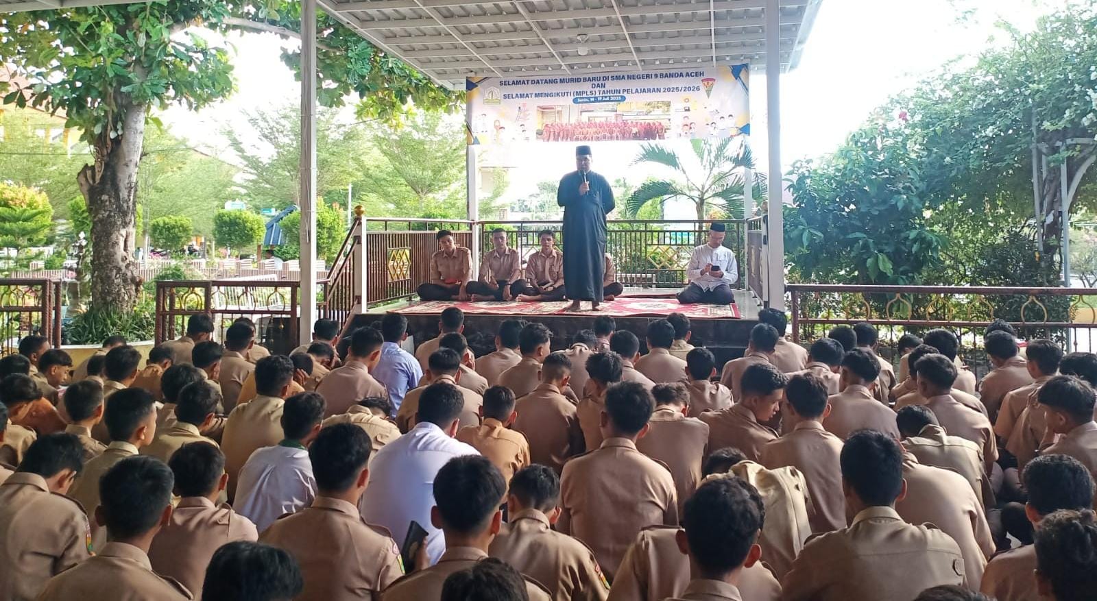 Imam Masjid Raya Banda Aceh Isi Kajian Jumatan Di SMAN 9 Banda Aceh