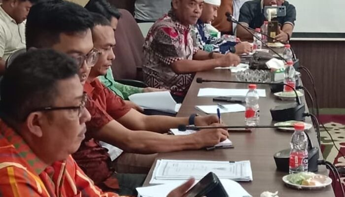 Sengketa Lahan Warga – PT Laot Bangko, DPRK Gelar RDP