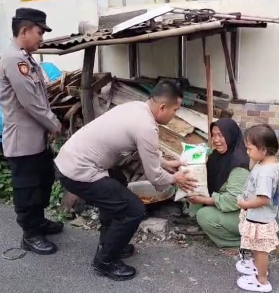 Polres P.Siantar Bagikan Bansos Kepada Warga Membutuhkan
