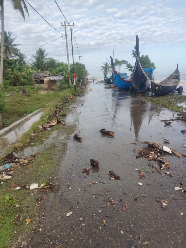 Ratapan Geusyik Lhok Puuk: Mualem, Kampung Kami Hancur, Rakyat Menangis