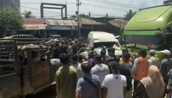 Kecelakaan Maut Di Bireuen, Sopir Hiace Meninggal Tertabrak Tronton