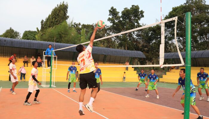 Diperkuat Wiwik, Pemkab Sergai Allstar Ungguli PBVSI Sergai