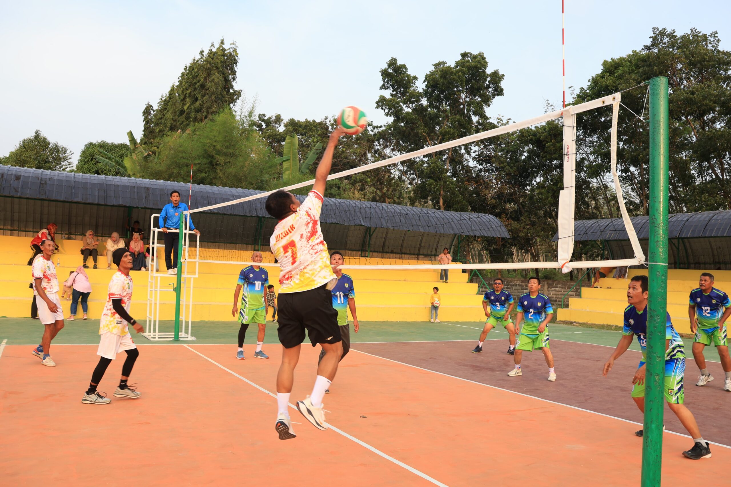 Diperkuat Wiwik, Pemkab Sergai Allstar Ungguli PBVSI Sergai