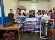 Dosen Fakultas Teknik Unimed Latih Pengusaha Oleh-Oleh Sarikaya Berastagi