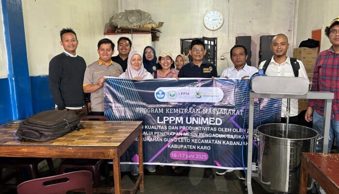 Dosen Fakultas Teknik Unimed Latih Pengusaha Oleh-Oleh Sarikaya Berastagi