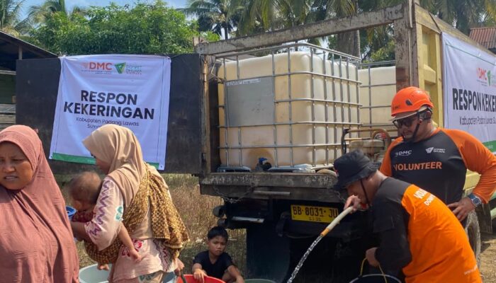 Dompet Dhuafa Waspada Salurkan Bantuan Air Bersih untuk Warga Terdampak Kekeringan di Padang Lawas