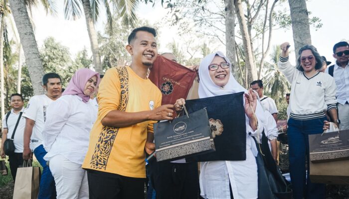 Indosat Dukung Digitalisasi UMKM Batik Dan Produk Lokal Solok