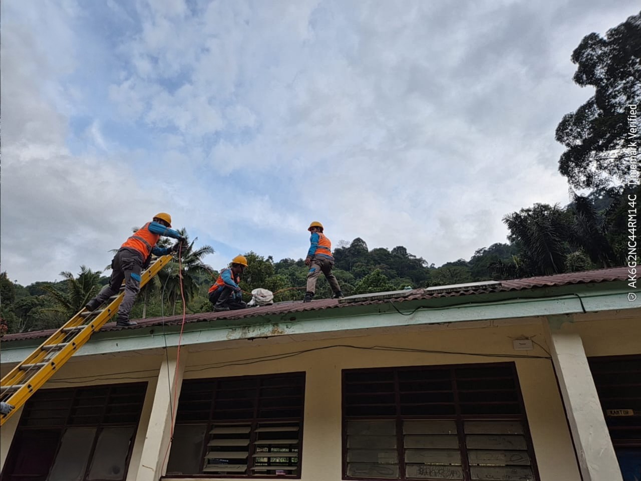 SuperSUN PLN Terangi Sekolah Pelosok Tapsel Dan Madina Jelang HUT RI