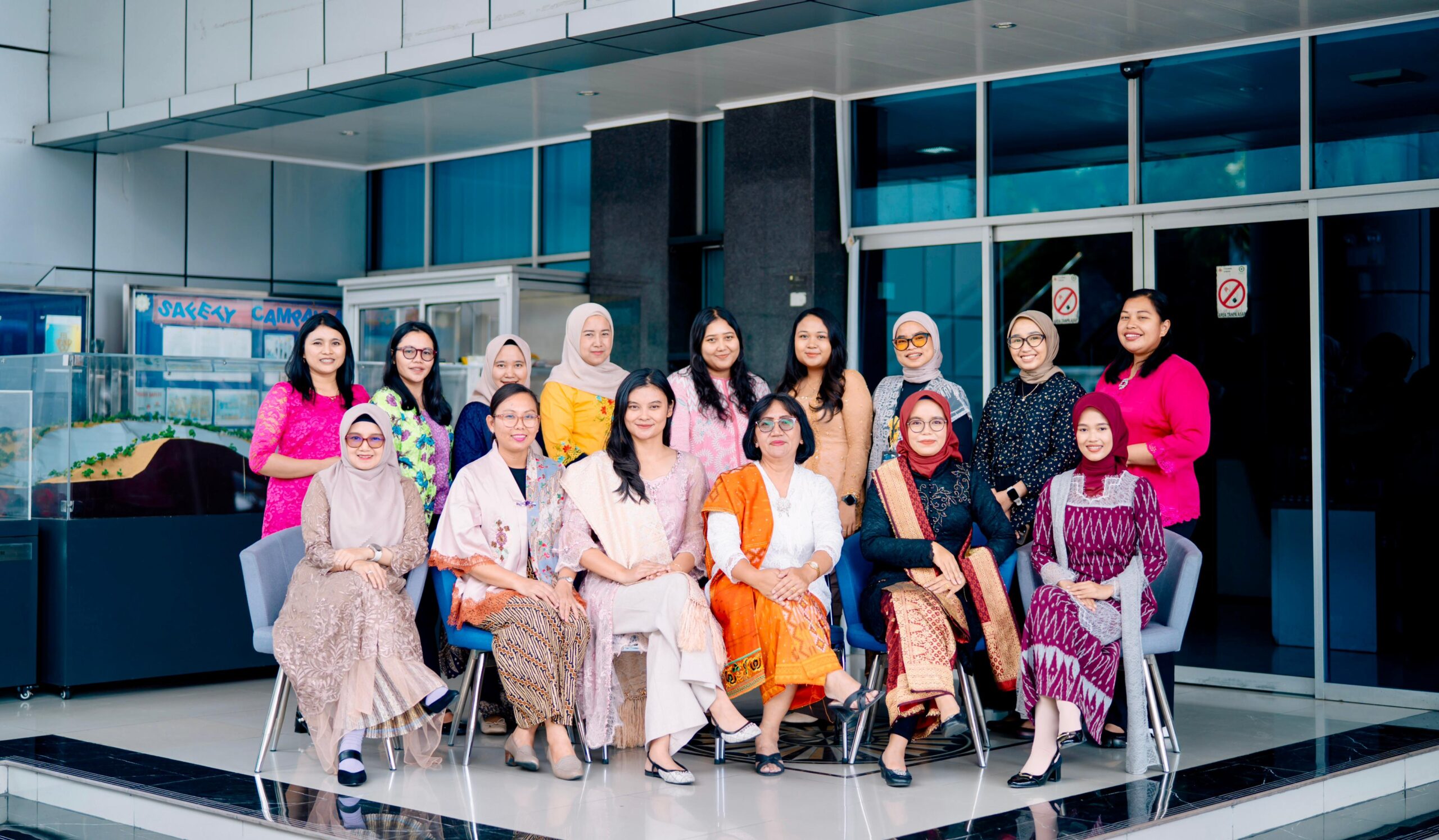 Srikandi PLN Turut Meriahkan Hari Kebaya Nasional: Wujud Nyata Pelestarian Budaya Nasional