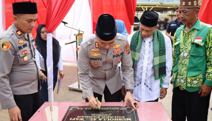Kapolres Tapteng Resmikan Mushala Al-Wafi di Polsek Pandan