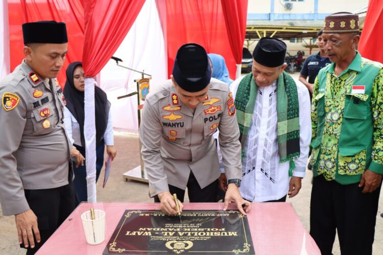 Kapolres Tapteng Resmikan Mushala Al-Wafi di Polsek Pandan