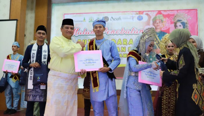 Bupati Armia Pahmi Nobatkan Bujang Dara Aceh Tamiang