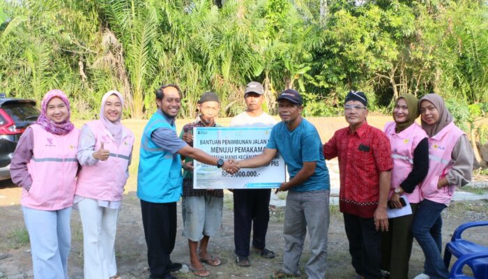 IP UBP Pangkalansusu Bantu Warga Buat Bangun Akses Jalan Menuju Pemakaman