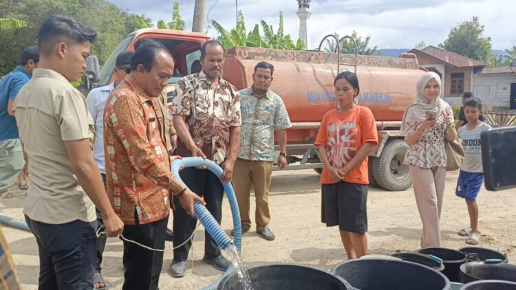 Pemkab Samosir Salurkan Air Bersih, Usulkan Sumur Artesis