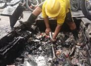 Tim SDABMBK Berjibaku Bersihkan Sampah Untuk Normalisasi Drainase