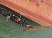 Maling Di Pelabuhan Belawan Dipaksa Turun Dari Kapal Tanker