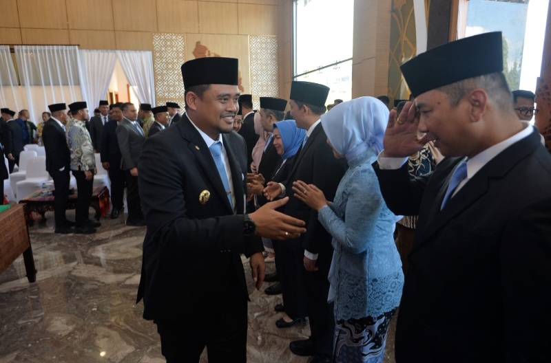 Gubsu Lantik Sekdaprovsu Dan Enam Pejabat Eselon II