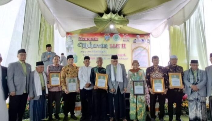 MUI Sumut Beri Penghargaan Untuk Pimpinan Umum Harian Waspada