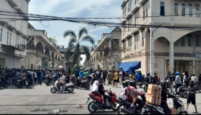 Ricuh Eksekusi Tanah Di Medan Deli, Dua Kepling Diamuk Massa