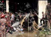 Pesawat Militer Bangladesh Jatuh Ambil Korban 19 Tewas, 100 Luka-luka