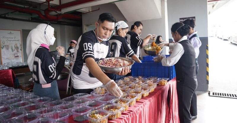 Meriahkan HUT Ke-9, Hotel GranDhika Setiabudi Medan Gelar “Masak Besar” Dan Aksi Sosial
