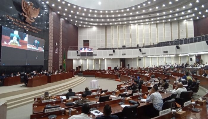 Hujan Interupsi Warnai Pengesahan PjP APBD 2024 