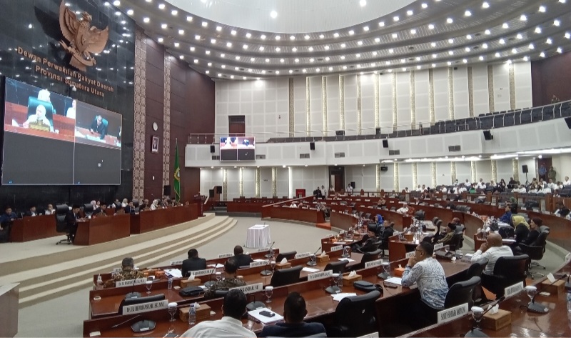 Hujan Interupsi Warnai Pengesahan PjP APBD 2024 