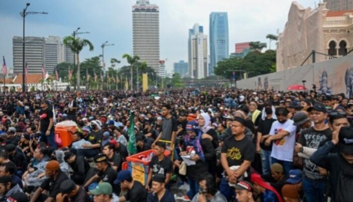Mahathir Muhammad Dan Puluhan Ribu Warga Malaysia Demo Tuntut Anwar Ibrahim Mundur