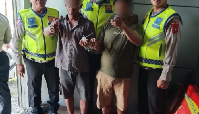Razia Lantas, Polisi Temukan Alat Isap Sabu Di Dalam Truk