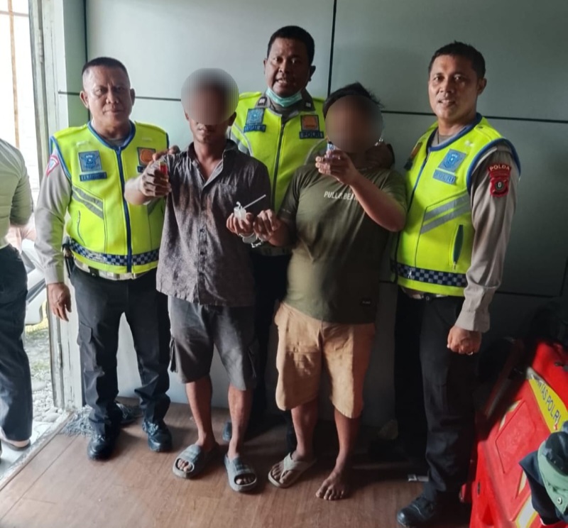 Razia Lantas, Polisi Temukan Alat Isap Sabu Di Dalam Truk