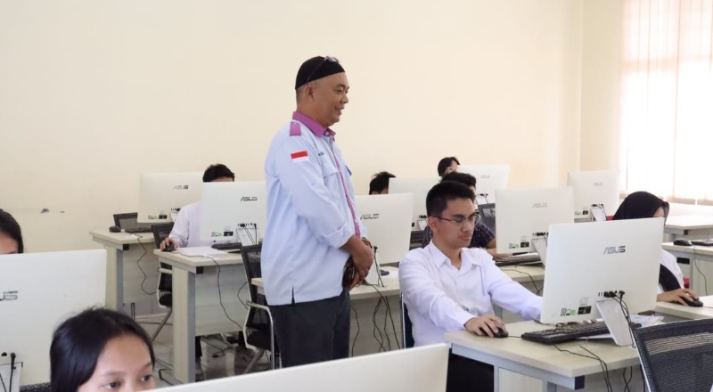 UTBK Mandiri Lokal Polmed Berlangsung Ketat, 358 Peserta Bersaing