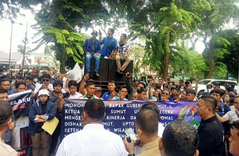 Demo Di DPRD Sumut, Buruh Desak Poldasu Tangkap Pelaku Teror