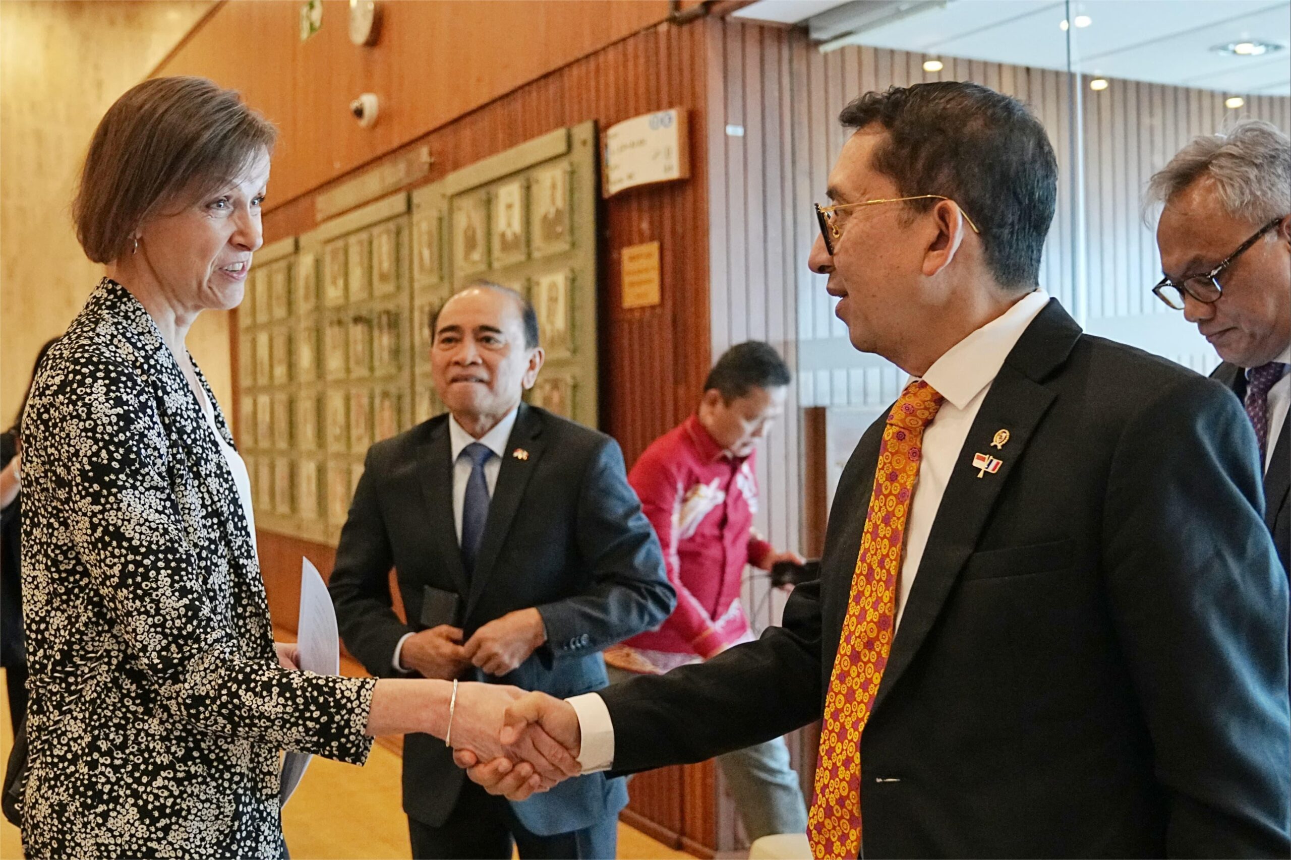 Kain Wastra Nusantara Karya Desainer Edward Hutabarat Dipajang Di Markas UNESCO