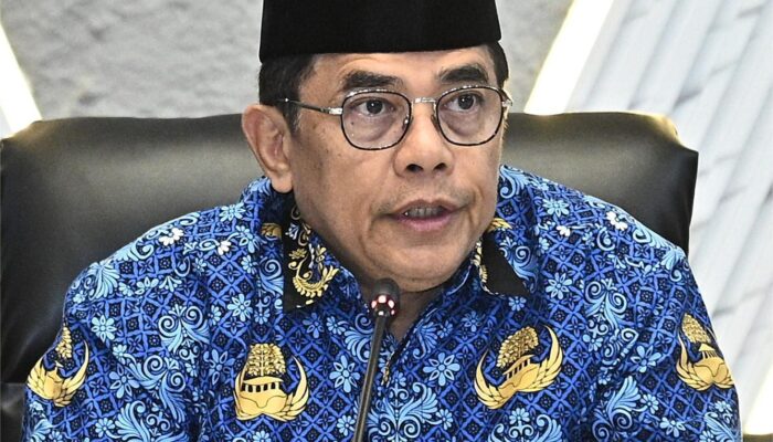 Sekjen Lepas Kontingen Korpri Setjen DPR RI Ke PORNAS XVII Di Palembang