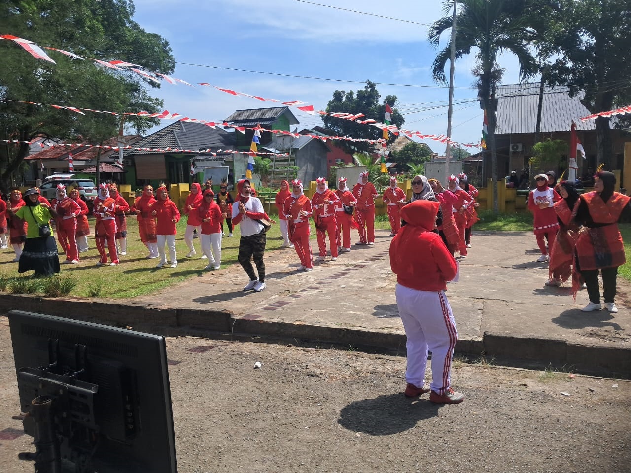 Senam Kreasi Sambut HUT Kemerdekaan RI 