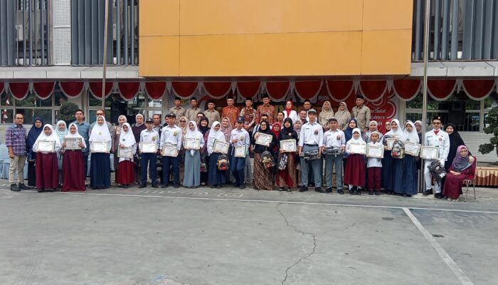 Peringati HUT Ke-80 RI, Yaspendhar Beri Penghargaan Siswa Pemuncak Dan Teladan