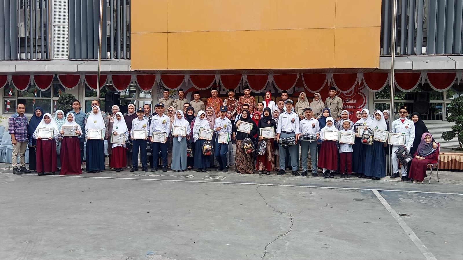 Peringati HUT Ke-80 RI, Yaspendhar Beri Penghargaan Siswa Pemuncak Dan Teladan