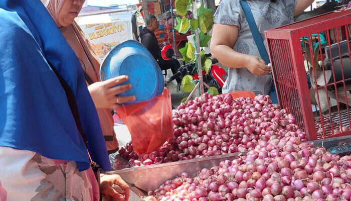 Harga Bawang Merah Melonjak Tajam