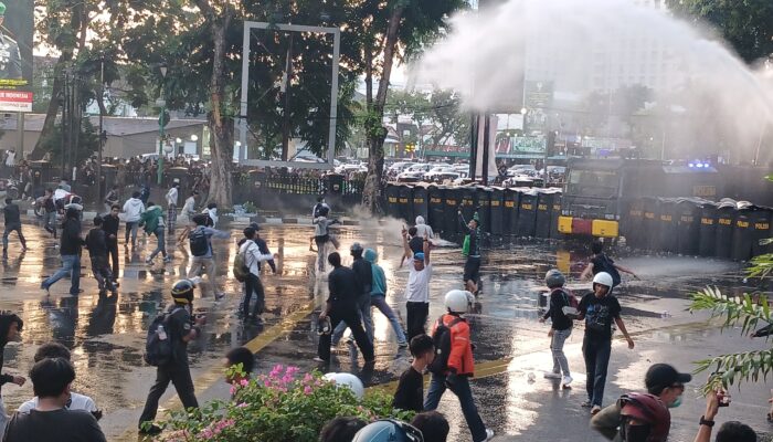 Aksi Unjuk Rasa Di Medan Ricuh, Aparat Tembak Gas Air Mata