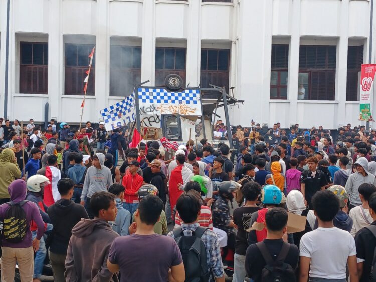 Ini Demo Berujung Bentrok Di Berbagai Kota Di Indonesia