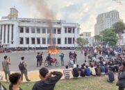 Berbagai Elemen Masyarakat Turun Ke Jalan, Massa Aksi Tersebar Di Beberapa Titik