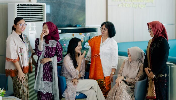 Bangga Berkebaya, Srikandi Dan Pegawai Perempuan PLN UIP SBU Rayakan Hari Kebaya Nasional