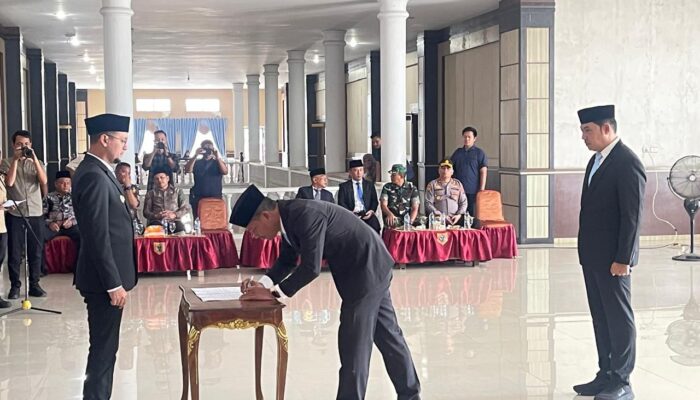 Fery Simatupang Lantik Staf Ahli Reza Pahlevi Jadi Pj Sekda Labusel